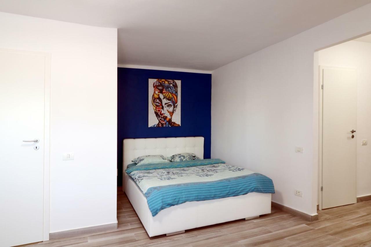 Luxury Olimpia Studio In Bucharest, With Netflix App Luaran gambar